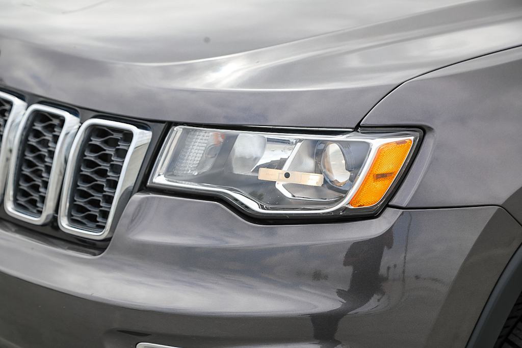 Thumbnail: 2017 Jeep Grand Cherokee - 18