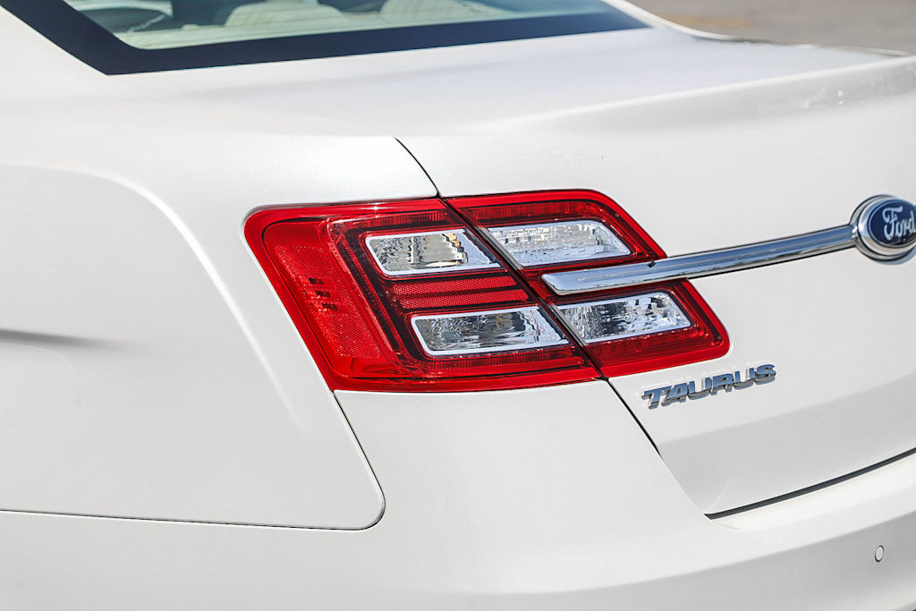 Thumbnail: 2013 Ford Taurus - 6