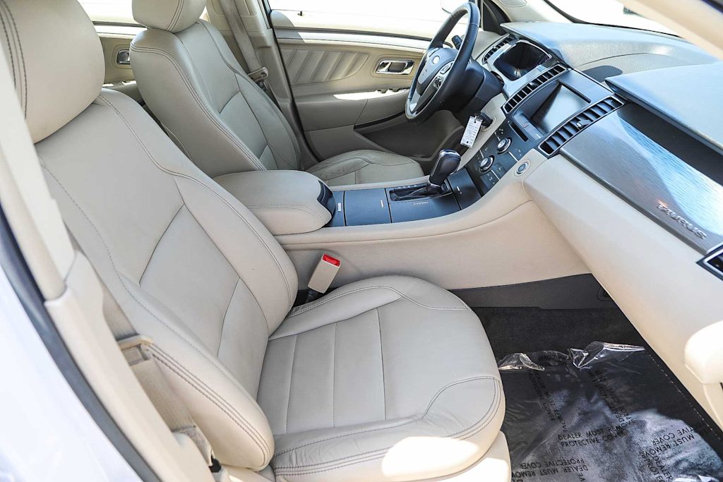 Thumbnail: 2013 Ford Taurus - 10