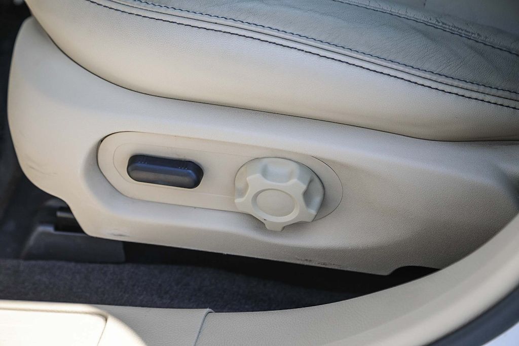 Thumbnail: 2013 Ford Taurus - 22