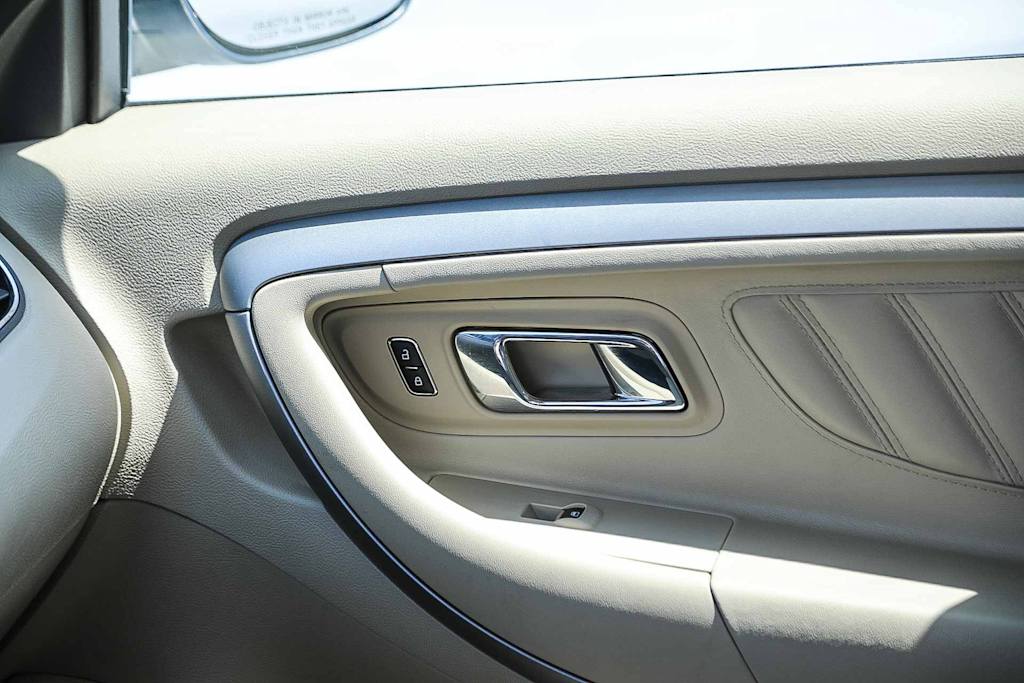 Thumbnail: 2013 Ford Taurus - 23