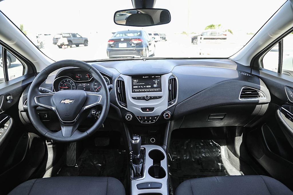 Thumbnail: 2018 Chevrolet Cruze - 2