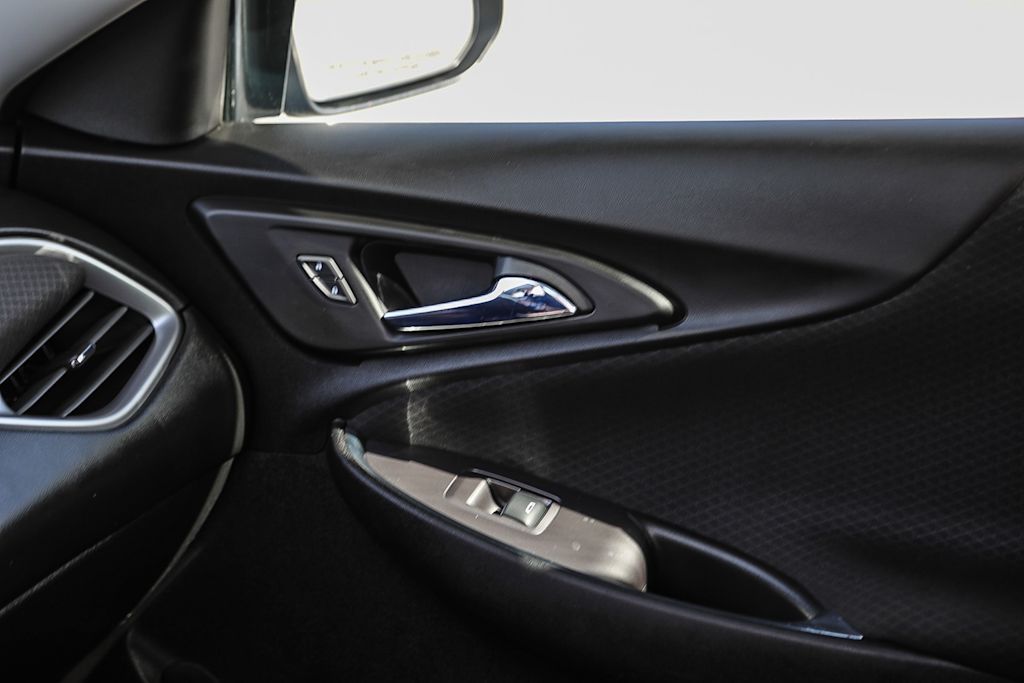 Thumbnail: 2022 Chevrolet Malibu - 23