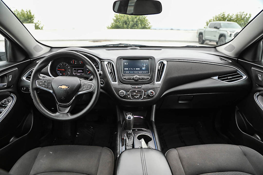Thumbnail: 2018 Chevrolet Malibu - 2