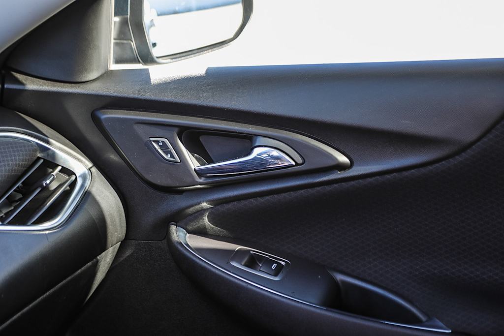 Thumbnail: 2021 Chevrolet Malibu - 24