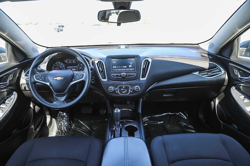 Thumbnail: 2017 Chevrolet Malibu - 2