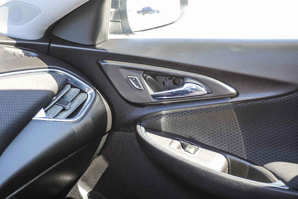 Thumbnail: 2017 Chevrolet Malibu - 24