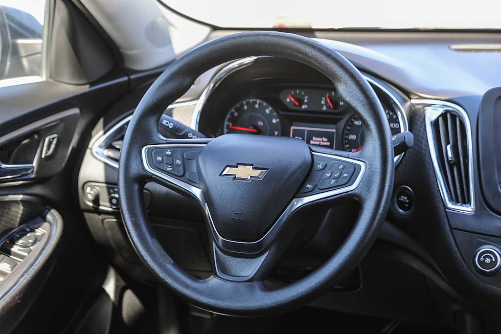 Thumbnail: 2017 Chevrolet Malibu - 12