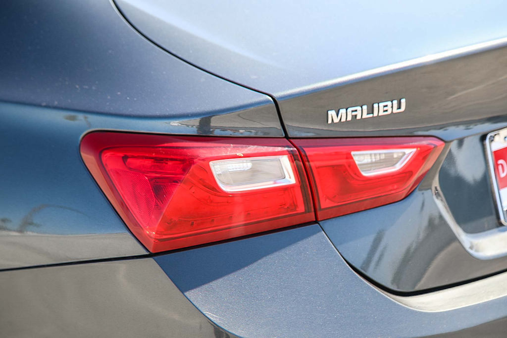 Thumbnail: 2017 Chevrolet Malibu - 21