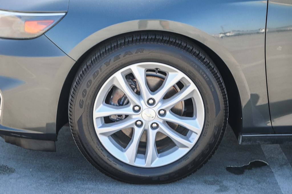 Thumbnail: 2017 Chevrolet Malibu - 6
