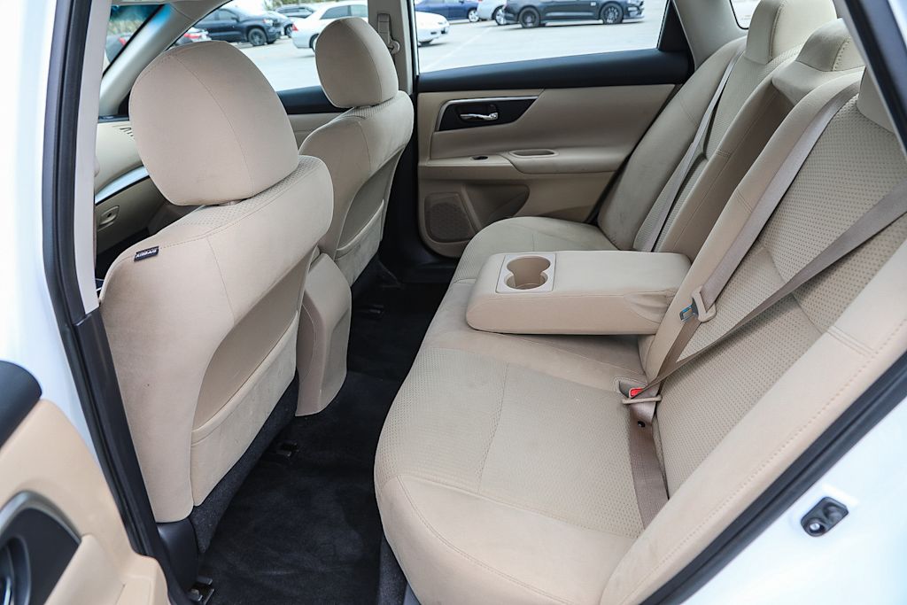 Thumbnail: 2015 Nissan Altima - 11
