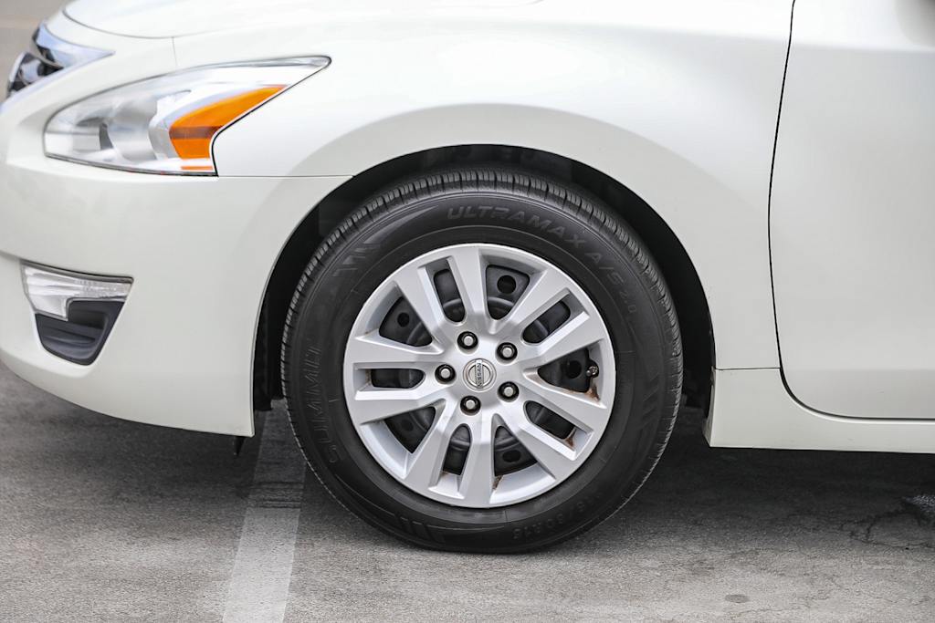 Thumbnail: 2015 Nissan Altima - 6