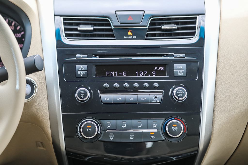 Thumbnail: 2015 Nissan Altima - 13