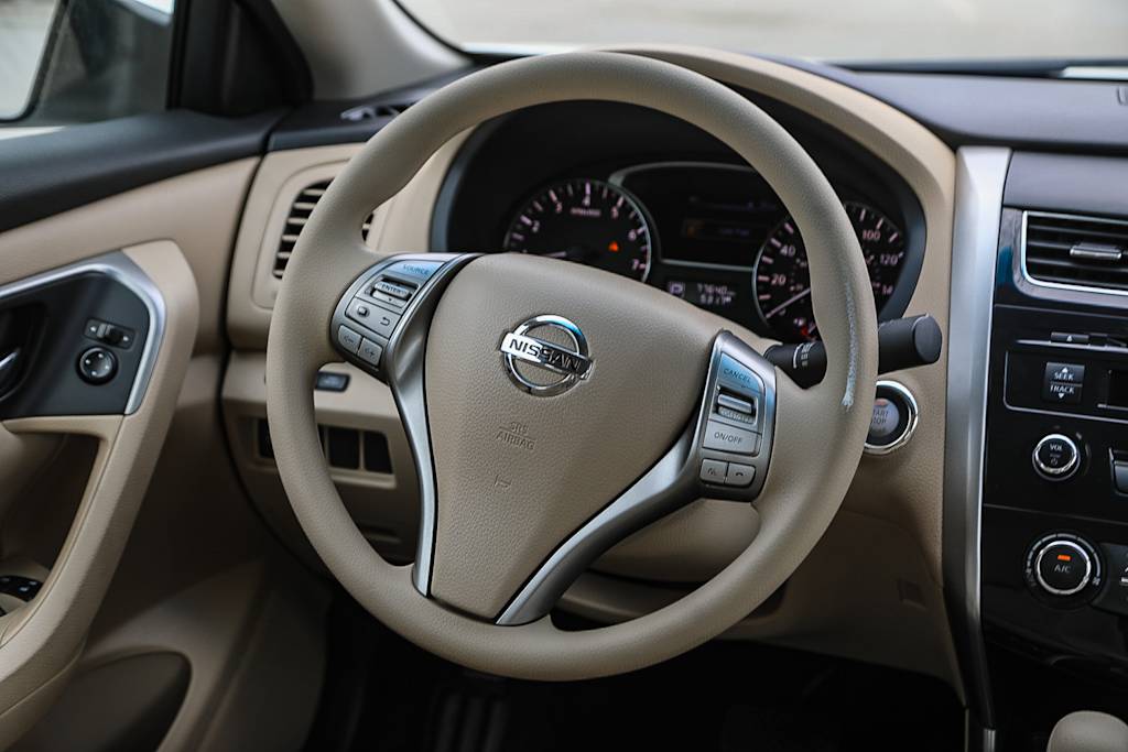 Thumbnail: 2015 Nissan Altima - 12