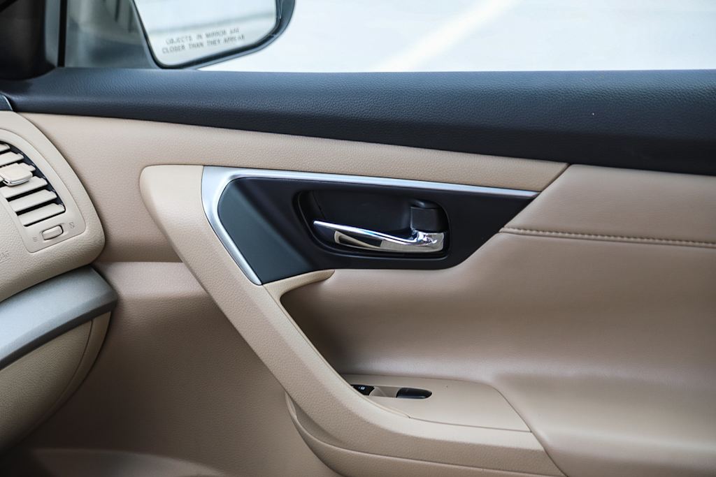 Thumbnail: 2015 Nissan Altima - 23