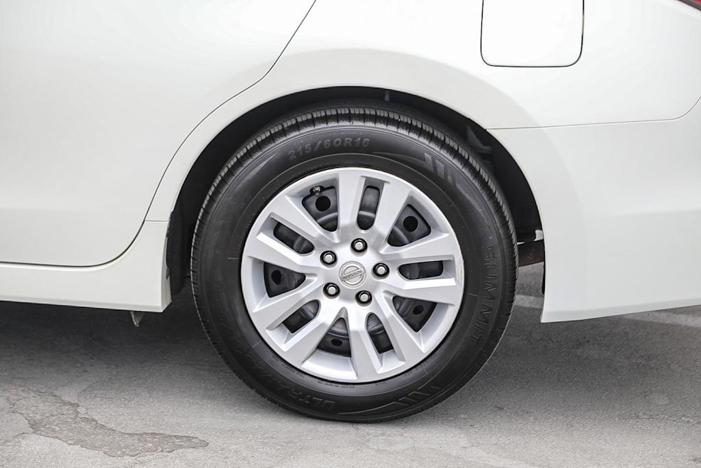 Thumbnail: 2015 Nissan Altima - 21