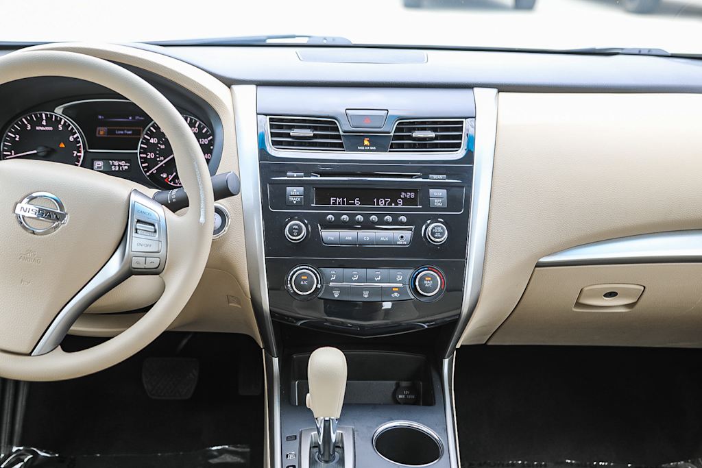 Thumbnail: 2015 Nissan Altima - 8