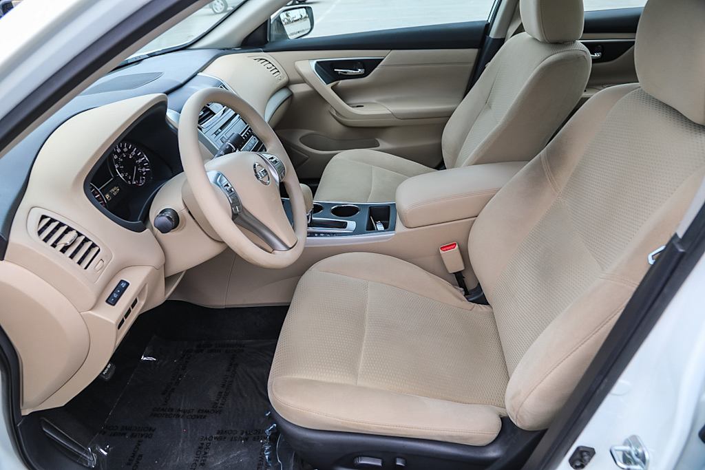 Thumbnail: 2015 Nissan Altima - 10