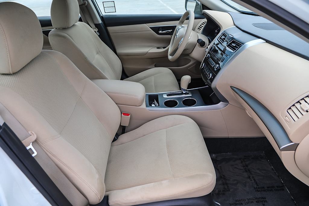 Thumbnail: 2015 Nissan Altima - 9
