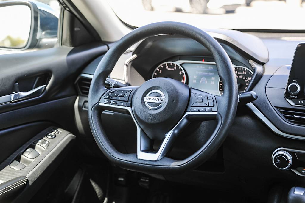 Thumbnail: 2022 Nissan Altima - 12
