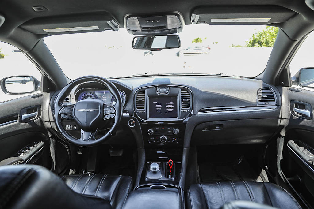 Thumbnail: 2018 Chrysler 300 - 2
