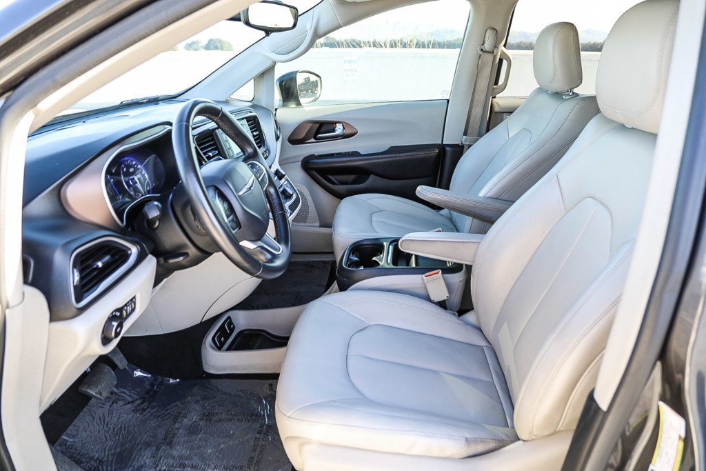 2017 Chrysler Pacifica Touring 10
