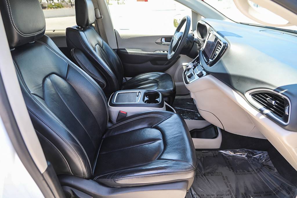Thumbnail: 2022 Chrysler Pacifica - 9