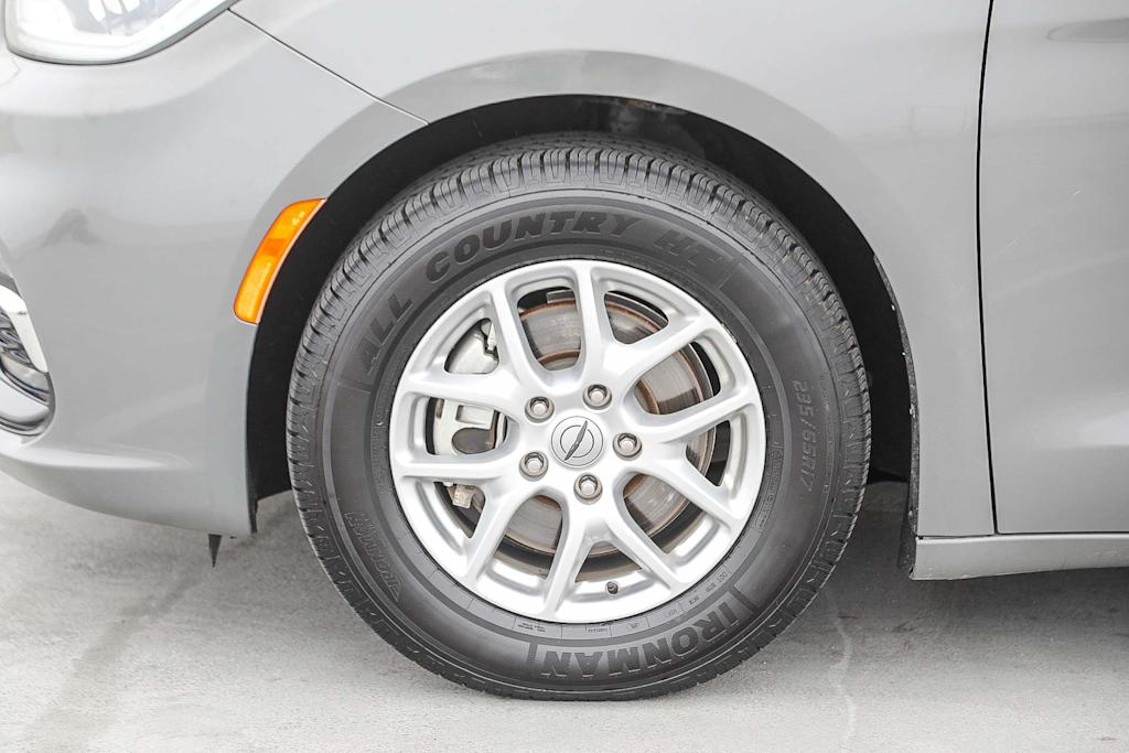 Thumbnail: 2022 Chrysler Pacifica - 6