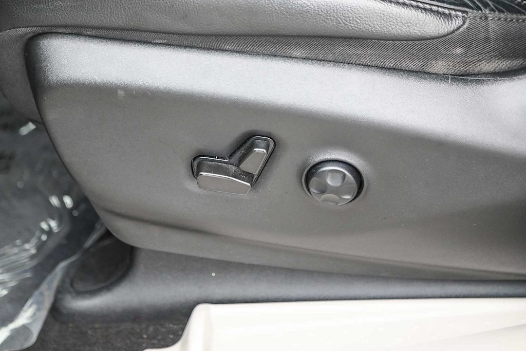 Thumbnail: 2022 Chrysler Pacifica - 22