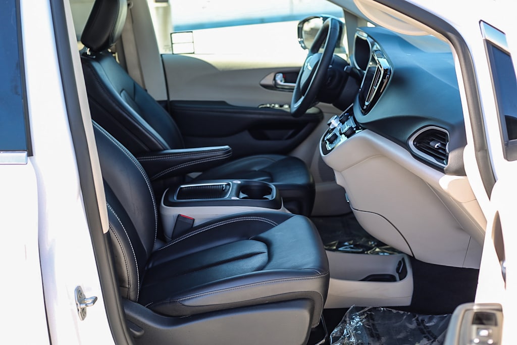 Thumbnail: 2024 Chrysler Pacifica - 9