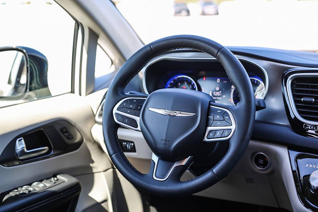 Thumbnail: 2024 Chrysler Pacifica - 8