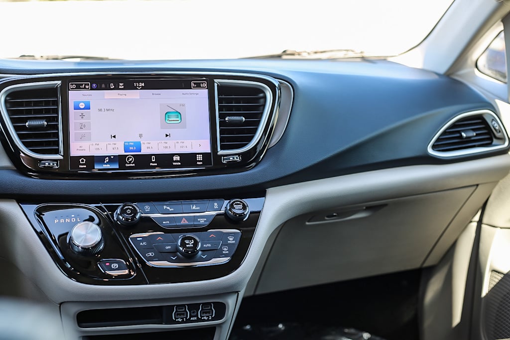 Thumbnail: 2024 Chrysler Pacifica - 21