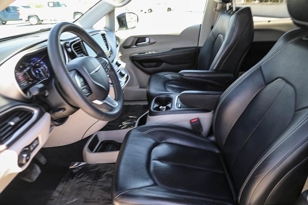 Thumbnail: 2022 Chrysler Pacifica - 8