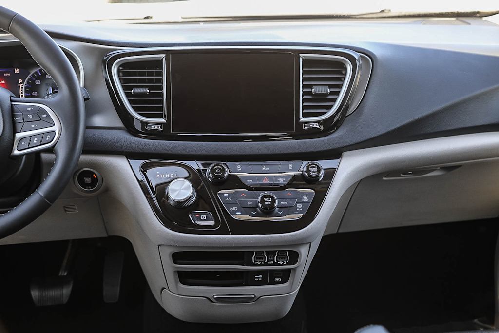 Thumbnail: 2022 Chrysler Pacifica - 10