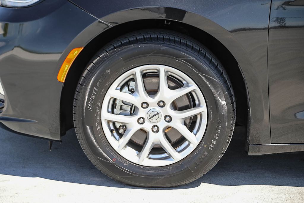 Thumbnail: 2022 Chrysler Pacifica - 6