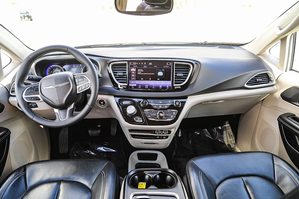 2022 Chrysler Pacifica Touring L 2