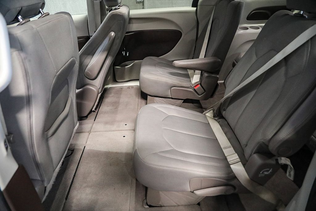 Thumbnail: 2019 Chrysler Pacifica - 9