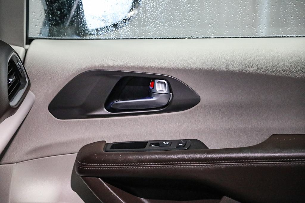 Thumbnail: 2019 Chrysler Pacifica - 20