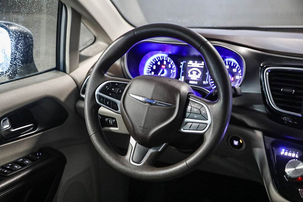 Thumbnail: 2019 Chrysler Pacifica - 6