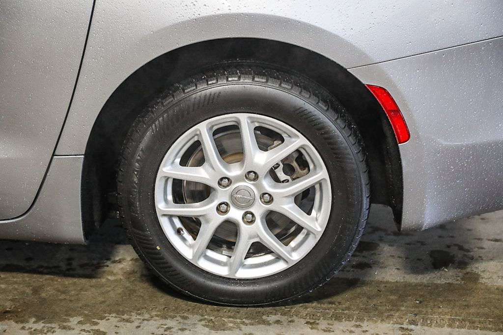 Thumbnail: 2019 Chrysler Pacifica - 15