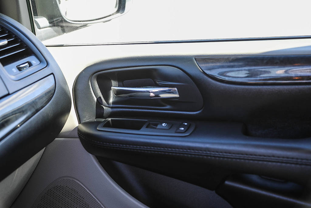 Thumbnail: 2019 Dodge Grand Caravan - 25