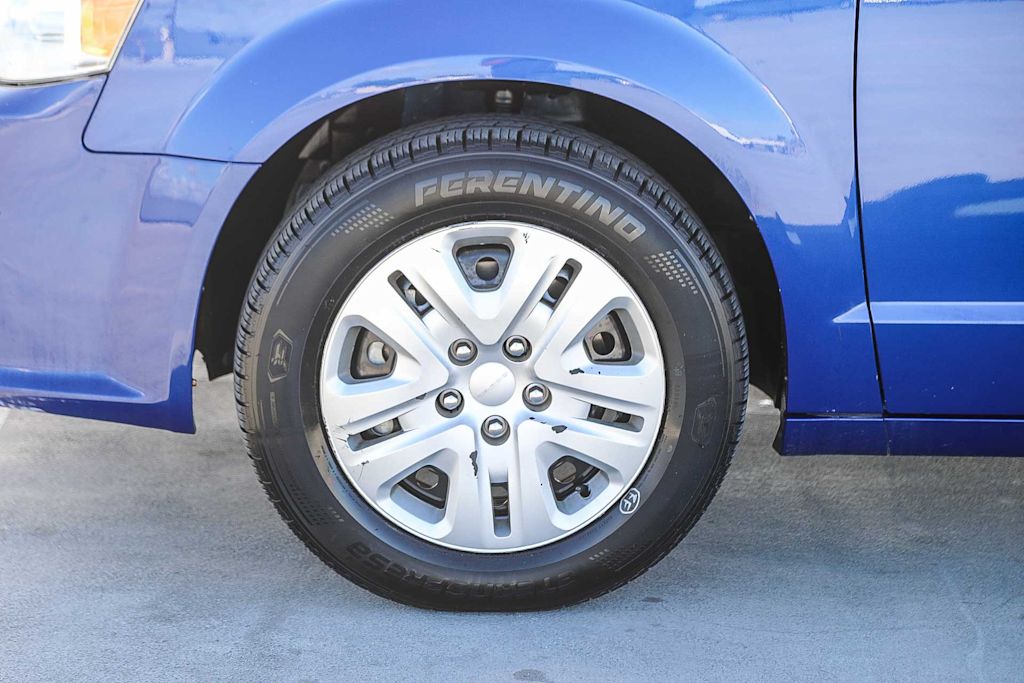 Thumbnail: 2019 Dodge Grand Caravan - 6