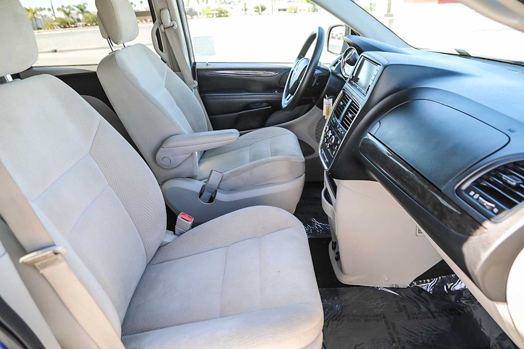 Thumbnail: 2019 Dodge Grand Caravan - 9