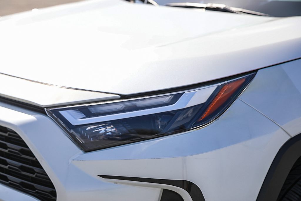 Thumbnail: 2022 Toyota RAV4 - 19