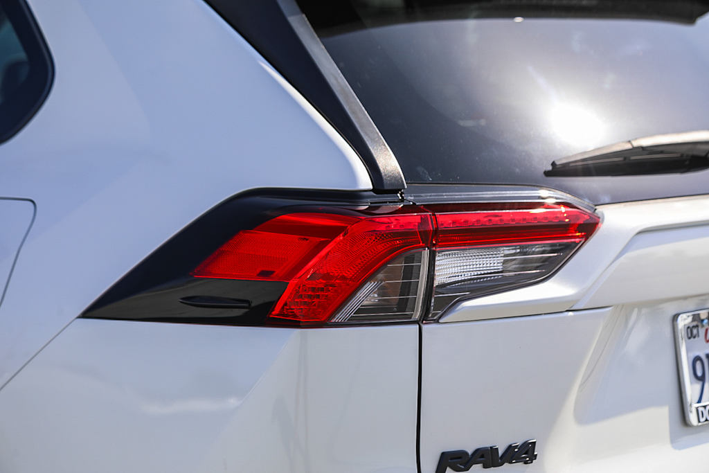 Thumbnail: 2022 Toyota RAV4 - 20