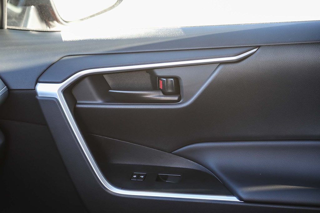 Thumbnail: 2025 Toyota RAV4 - 23