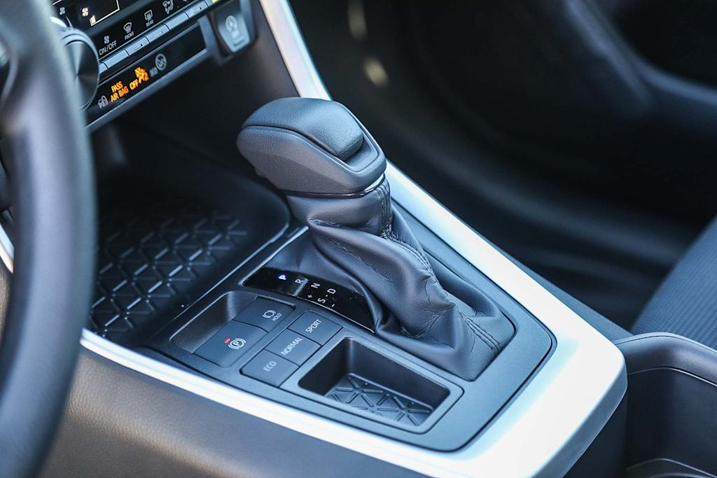 Thumbnail: 2025 Toyota RAV4 - 14