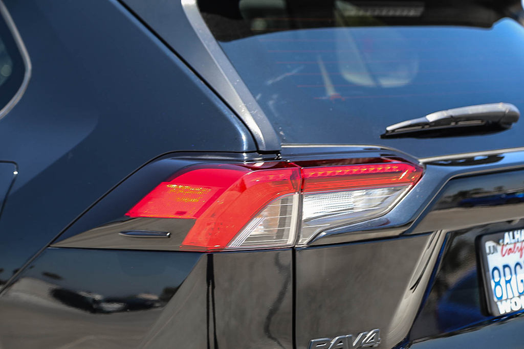 Thumbnail: 2020 Toyota RAV4 - 19