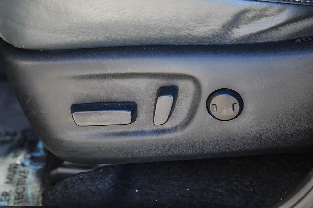 Thumbnail: 2013 Toyota RAV4 - 23