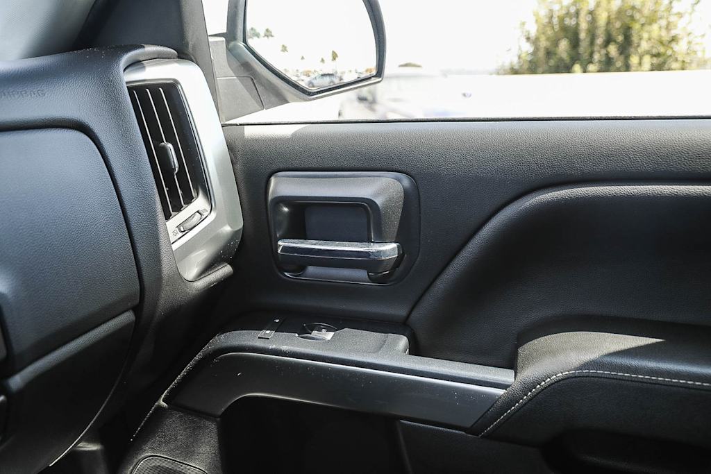 Thumbnail: 2018 Chevrolet Silverado 1500 - 23